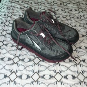 Women’s Altra sneakers